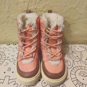 Old Navy Size 5 Pink Snow Boots